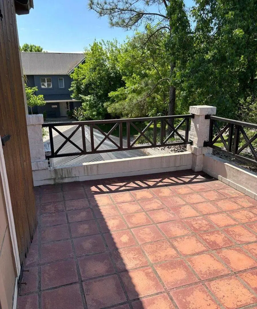 ALQUILER CASA EN BARRIO GALÁPAGOS CON JARDÍN 7 AMB 3