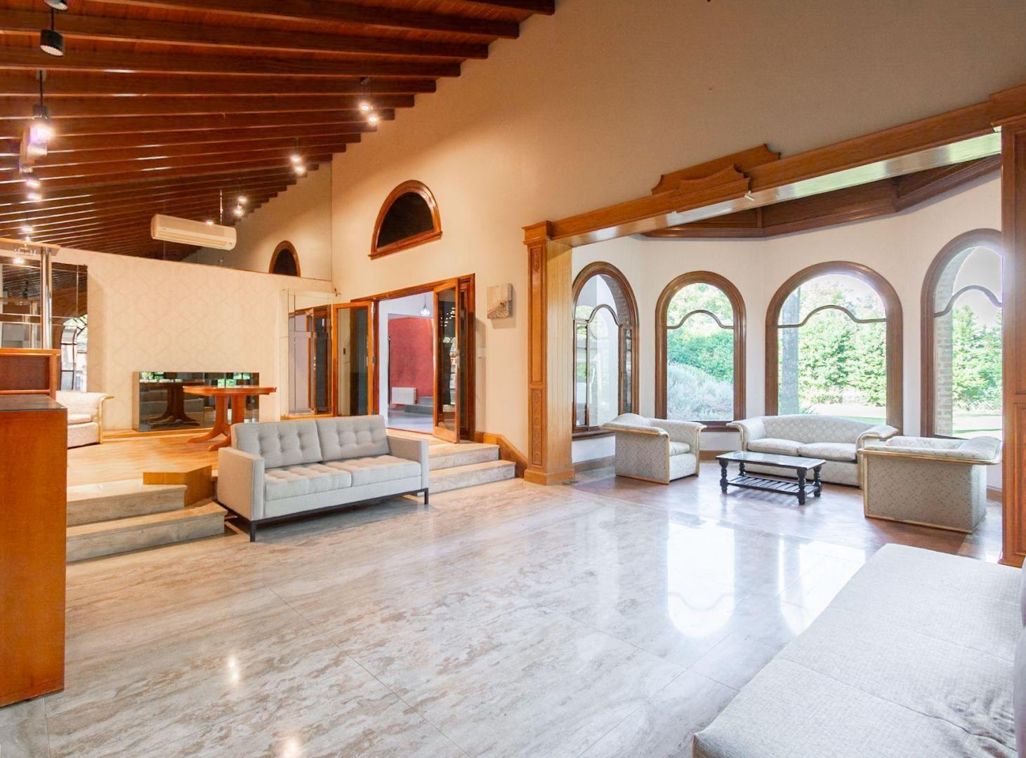 Foto de VENTA Casa 5 ambientes - ACEPTA PERMUTA!!, imagen 2