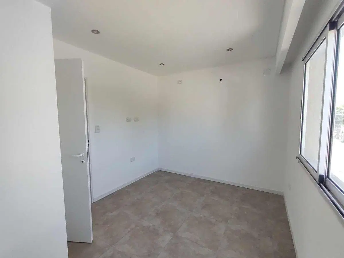 Dúplex a la VENTA con parrilla/ patio, José C. Paz 5