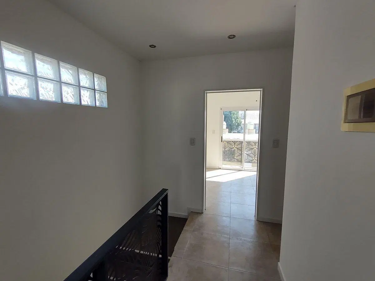Dúplex a la VENTA con parrilla/ patio, José C. Paz 3