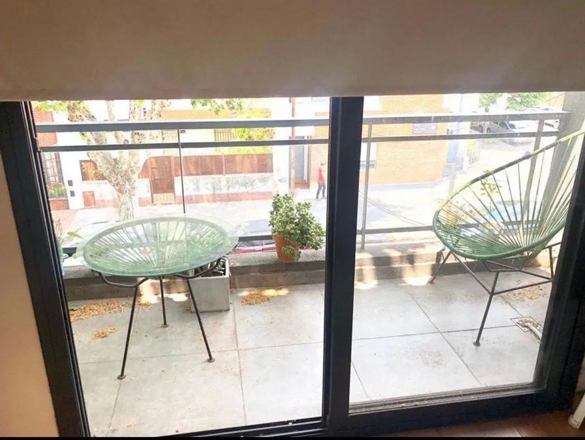 Venta PH con balcon y terraza en Va Urquiza 4