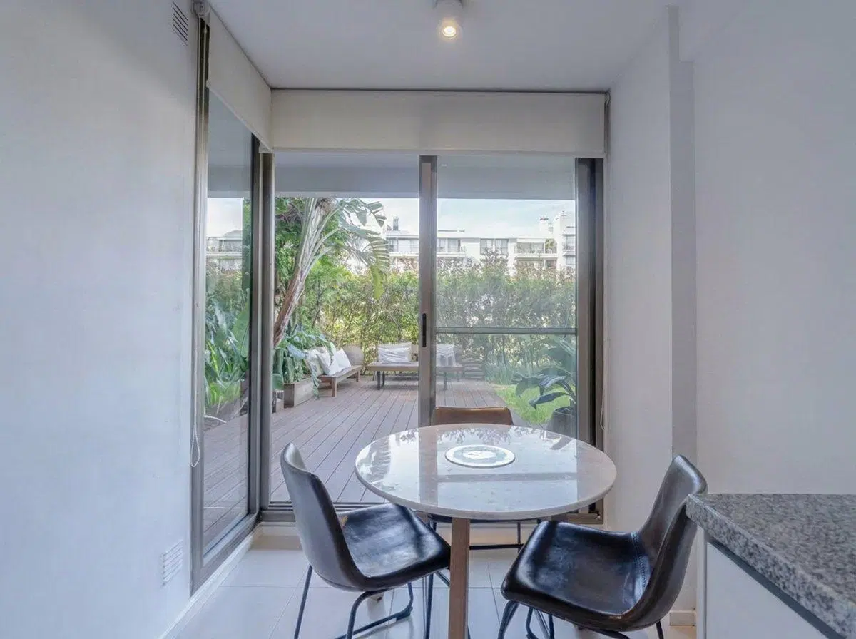 VENTA DEPTO. 4 AMB. C/DEP - JARDIN Y COCHERA 4