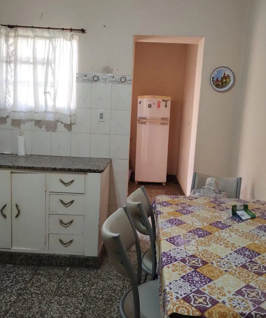 VENTA CASA 3 DORMITORIOS EN VILLA LUZURIAGA 4