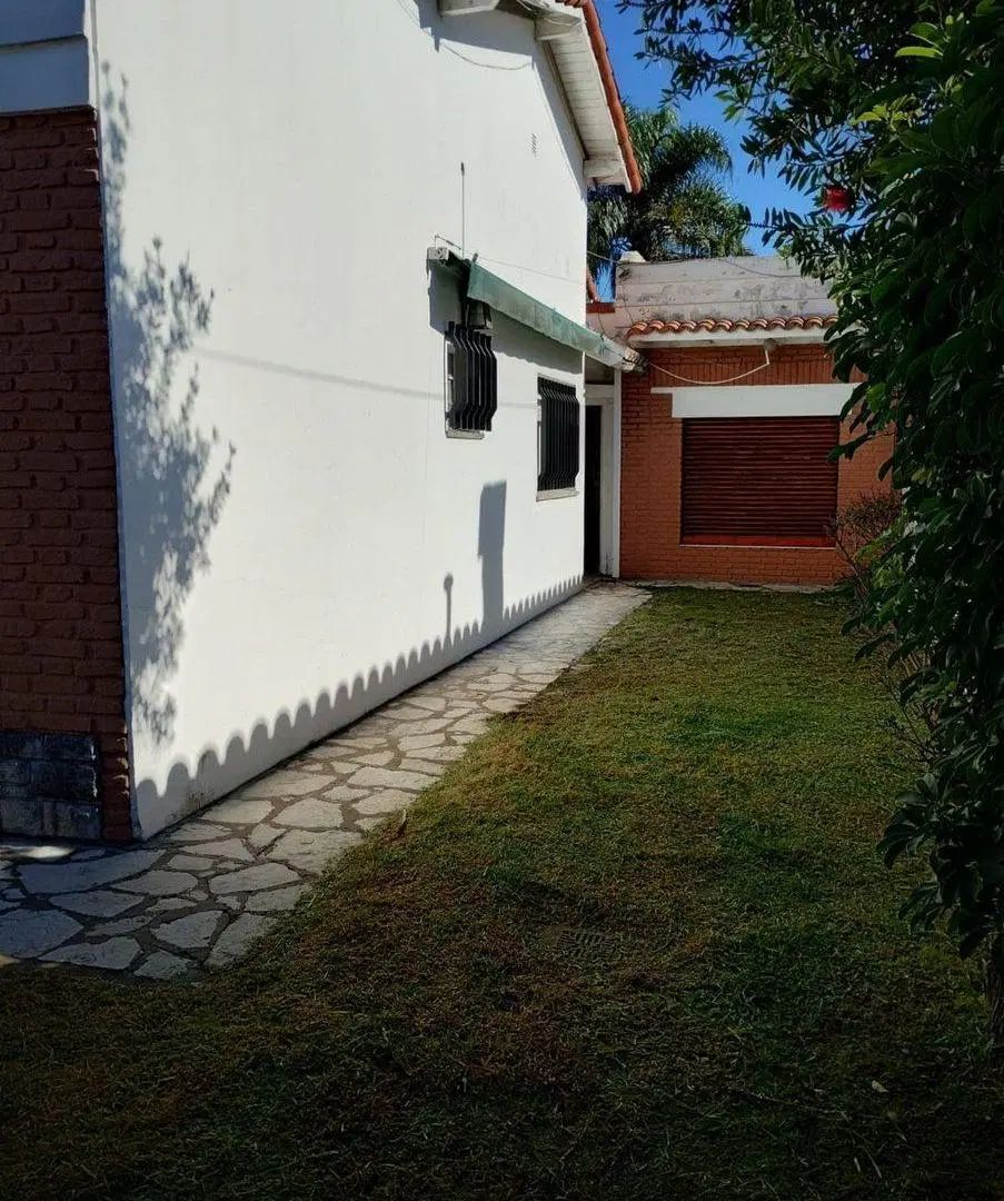 VENTA CASA 3 DORMITORIOS EN VILLA LUZURIAGA 3