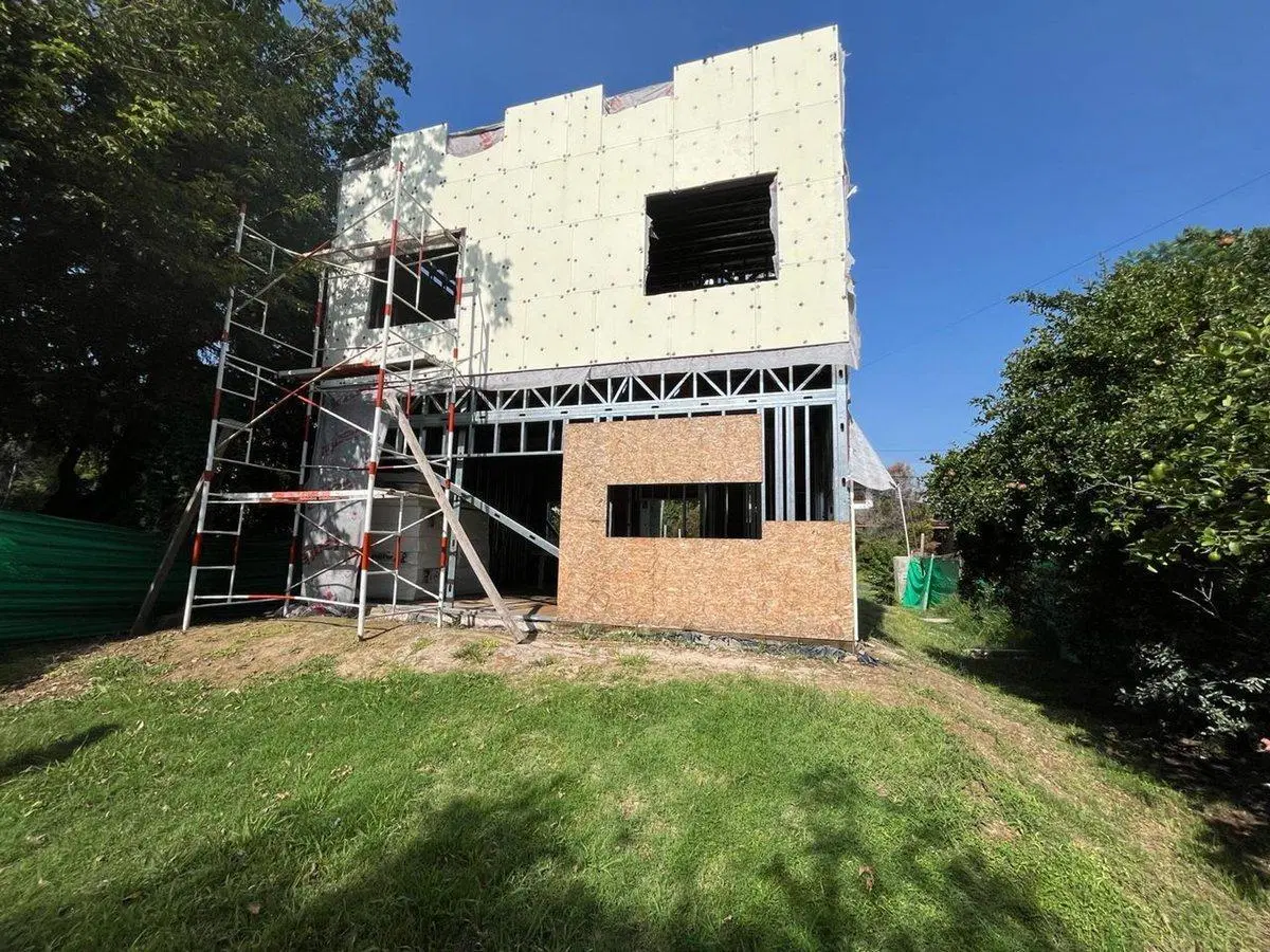 VENTA CASA A TERMINAR EN PILAR 5