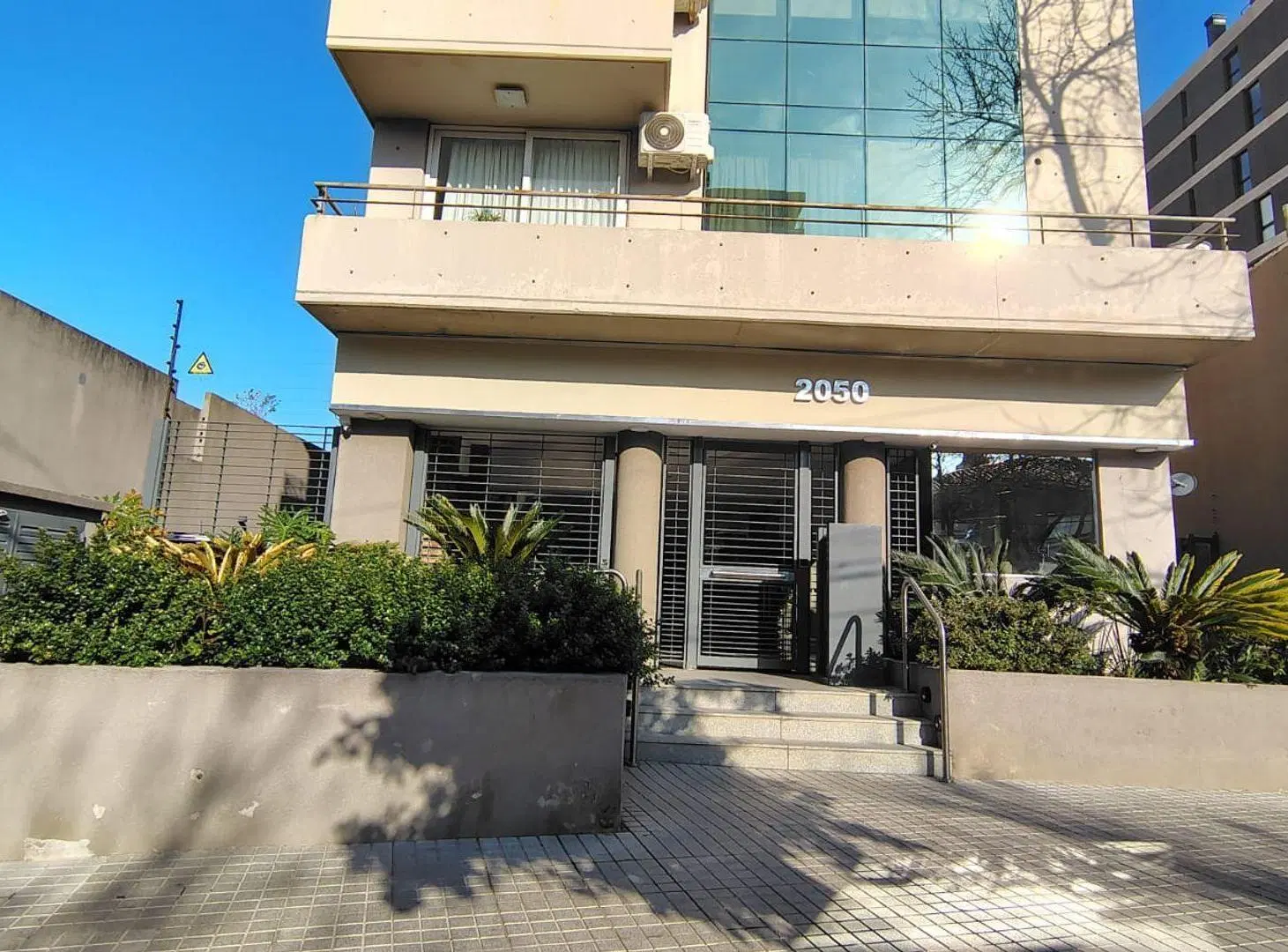 VENTA DEPTO MONOAMB C/ COCHERA PILETA SUM BECCAR 2