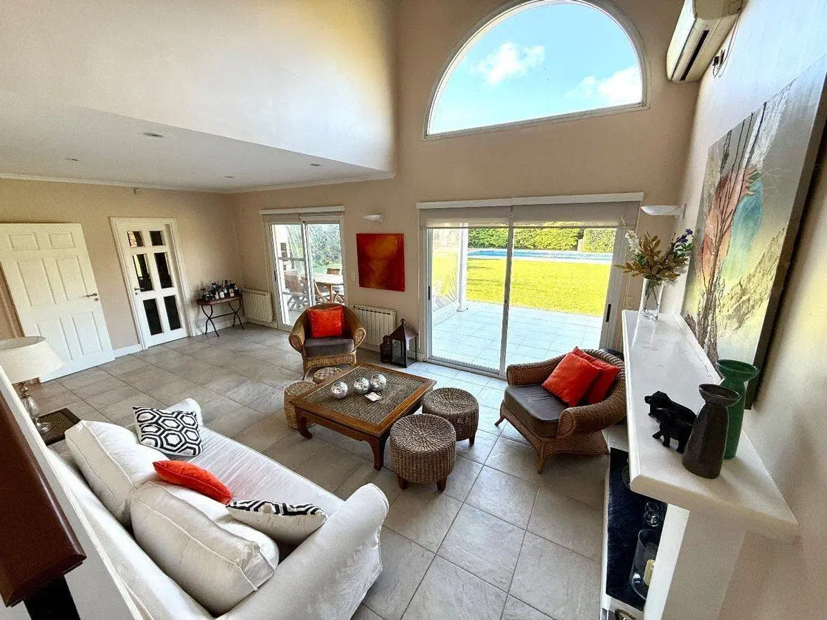VENTA CASA Barrio Villa Olivos 7 ambs doble lote 8