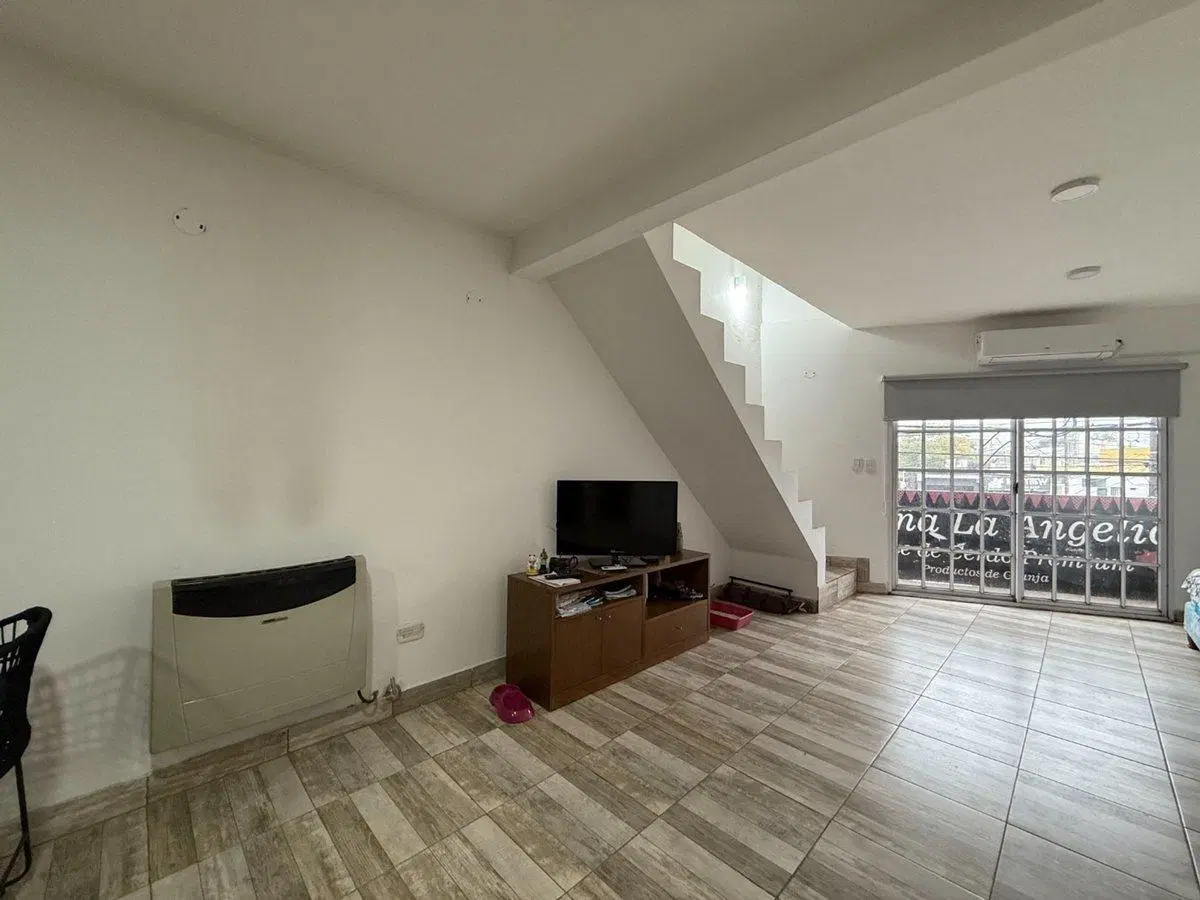 PH EN VENTA EN PACHECO SOBRE AVENIDA SIN EXPENSAS 3