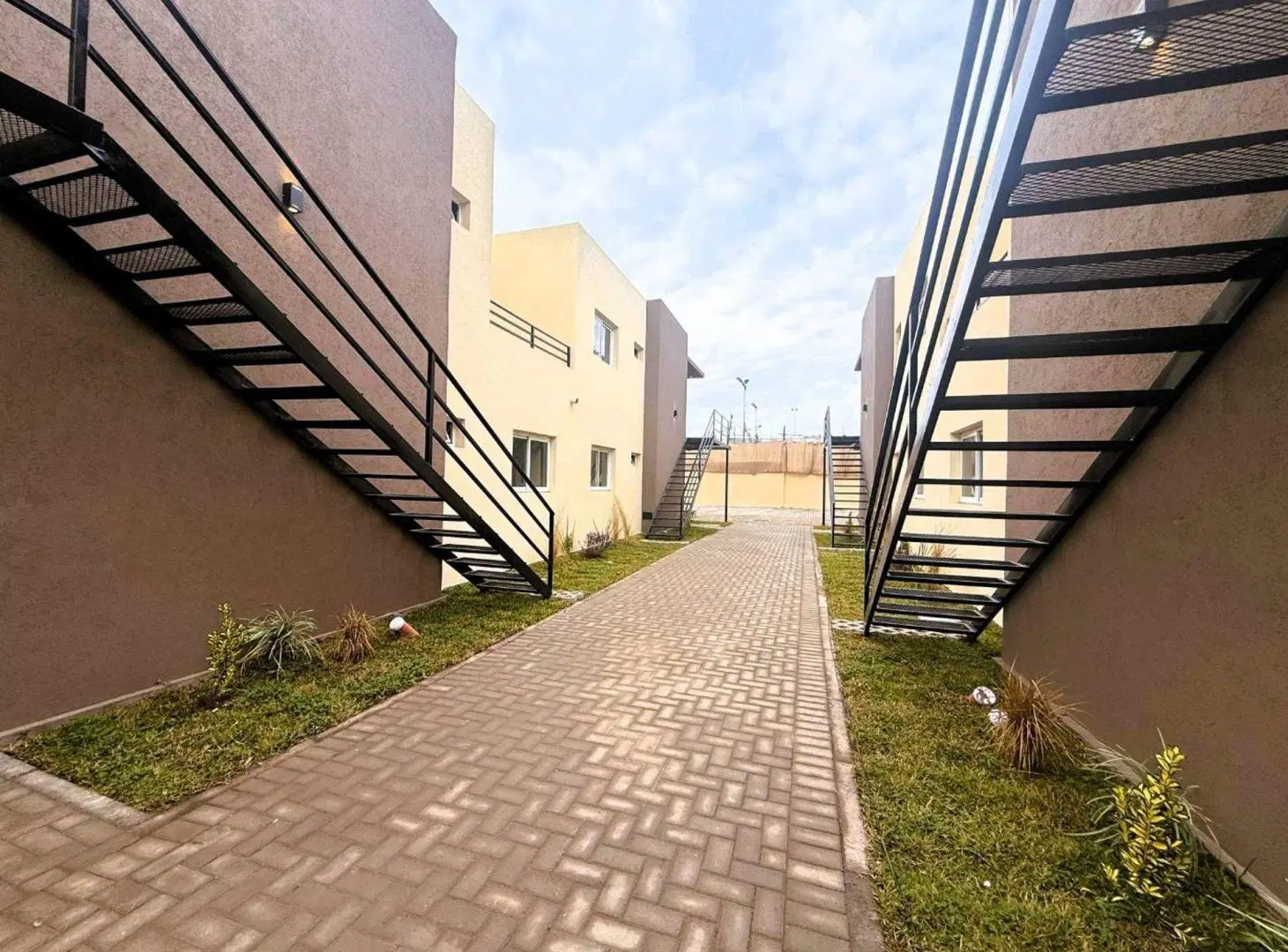 VENTA DE DEPTO 3 AMB A ESTRENAR CON JARDÍN 3