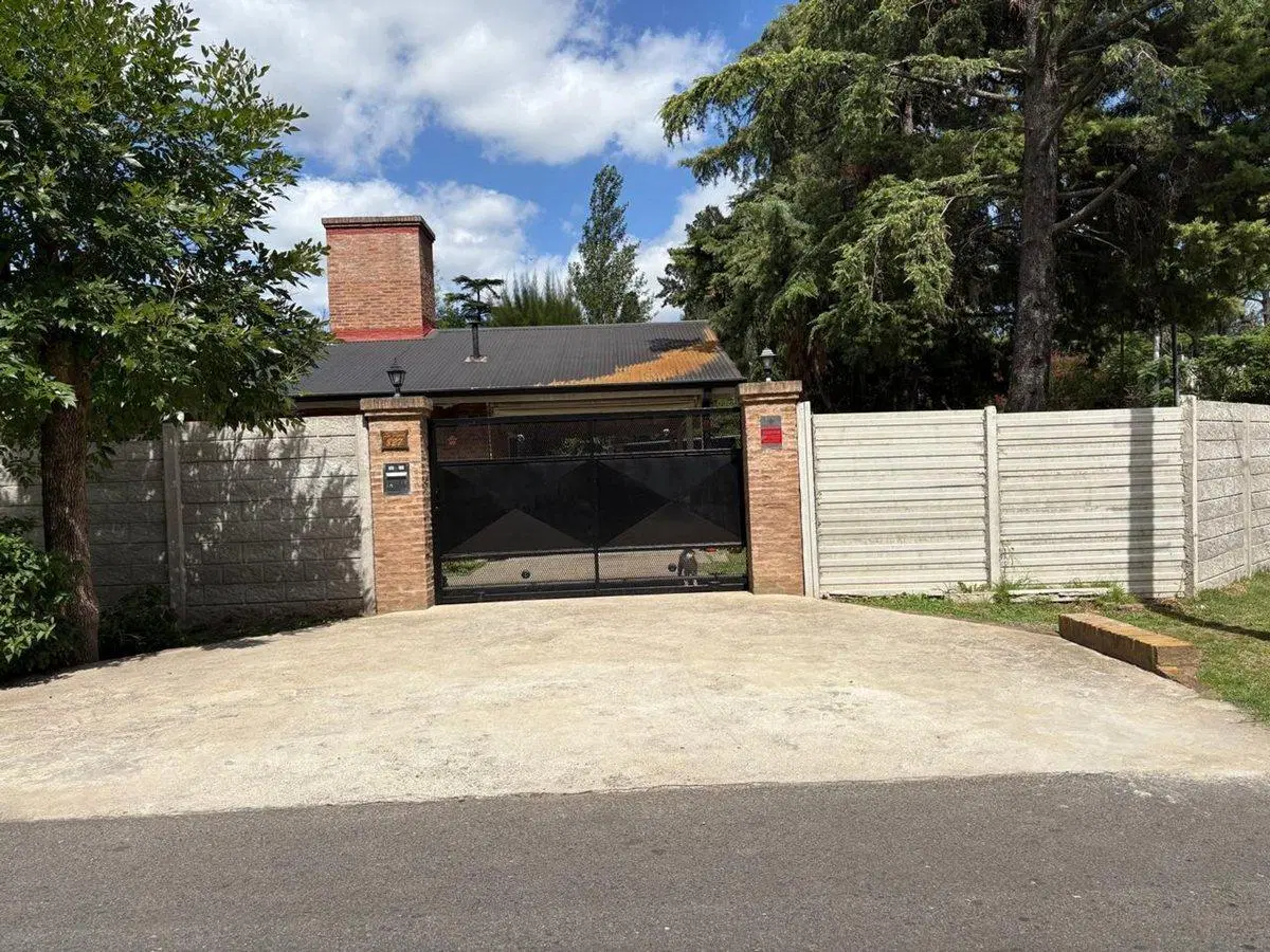 VENTA CASA 4 AMBIENTES LA BOTA BENAVIDEZ- PILETA 4