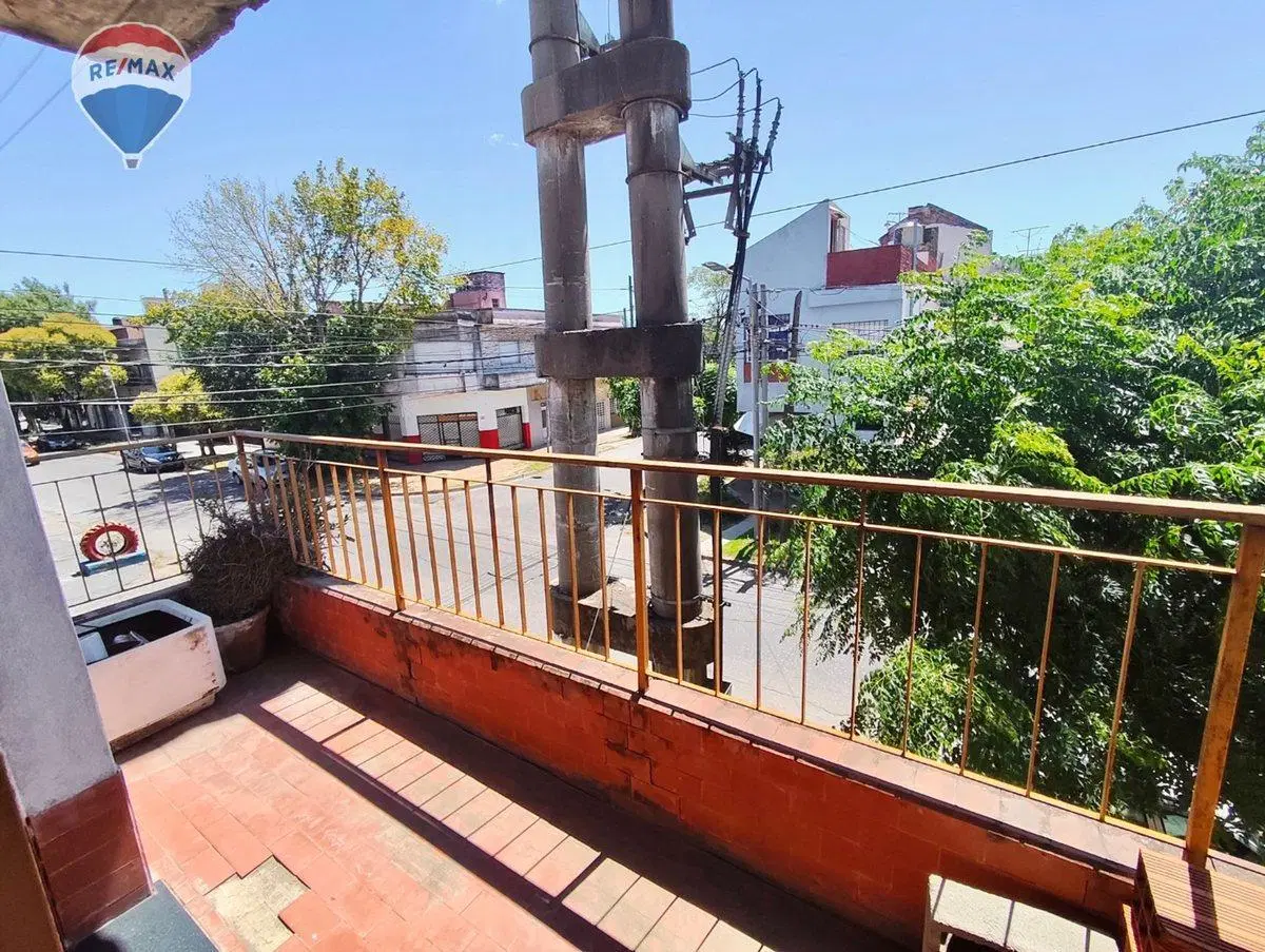 Venta PH con balcones y terraza en Villa Ballester 8