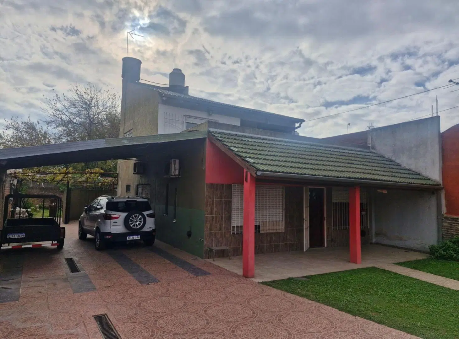 Casa en venta 2 pisos En Gregorio De Laferrere 5