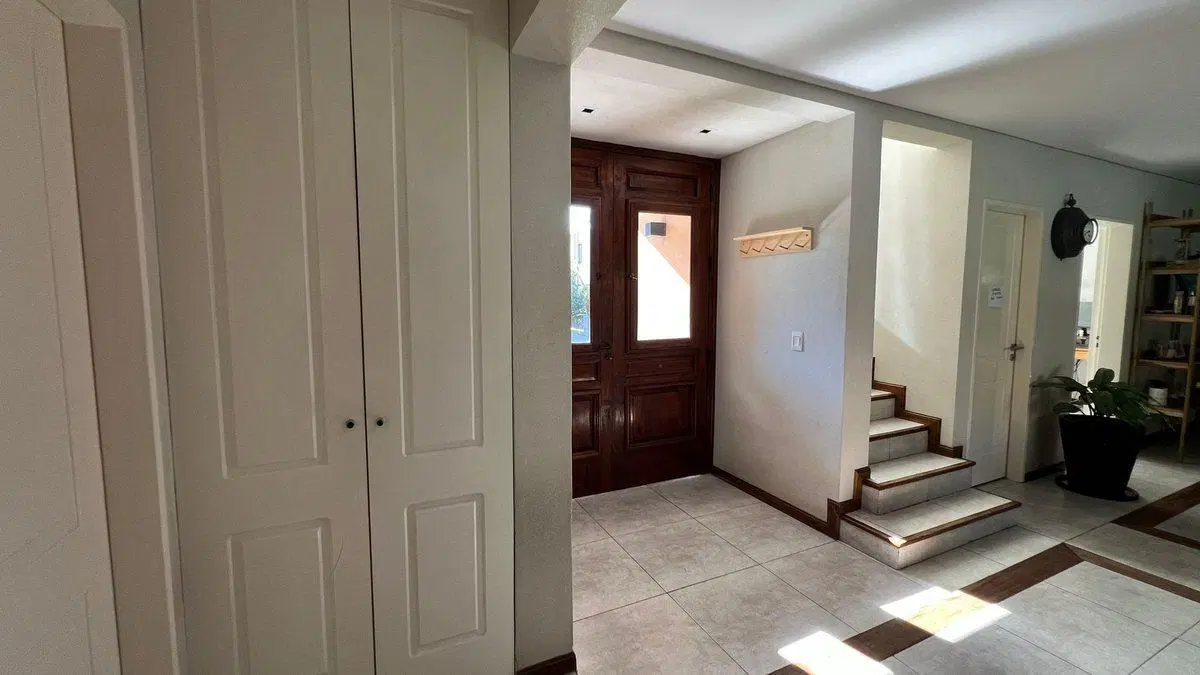 Casa en La Damasia, 3 dorm, 2 playroom, pileta 4