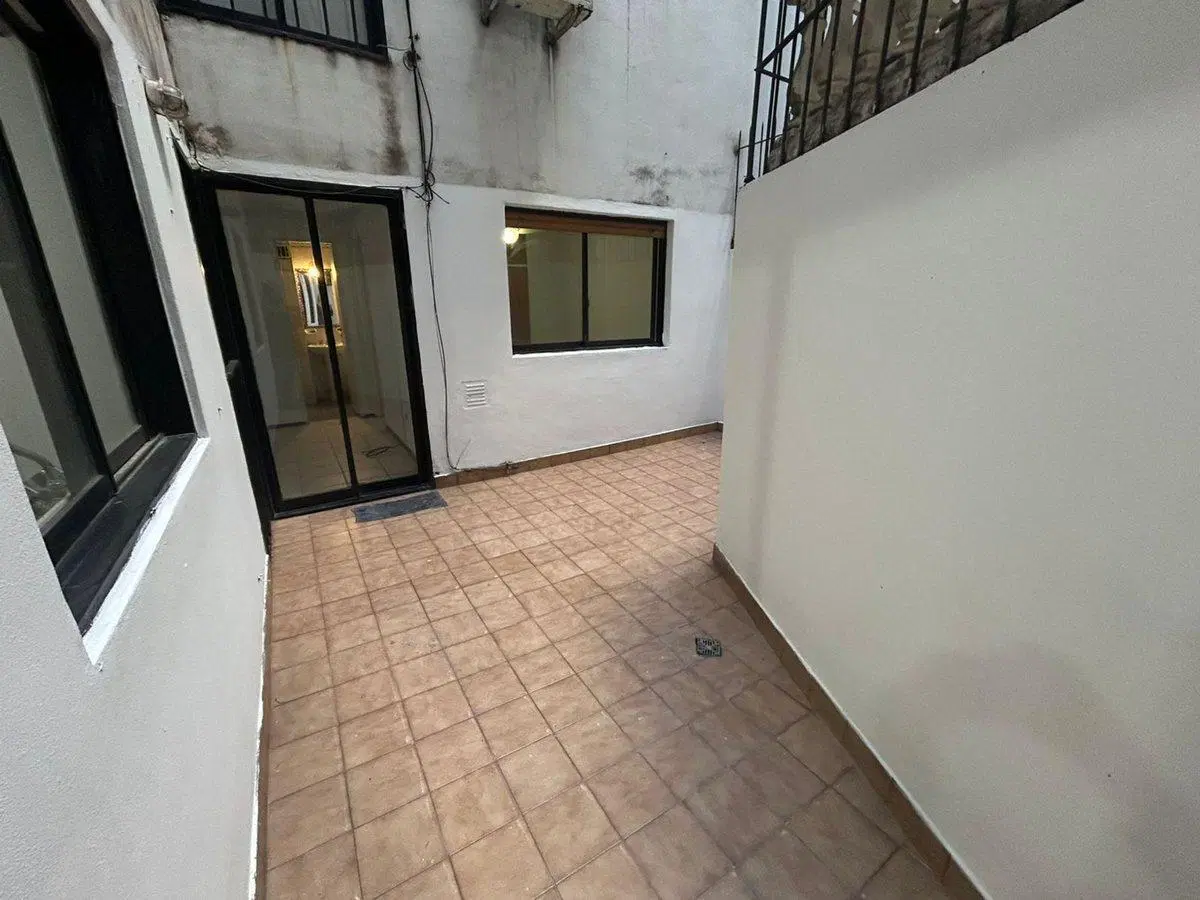 Venta 2 ambientes con patio Recoleta Barrio Norte 5