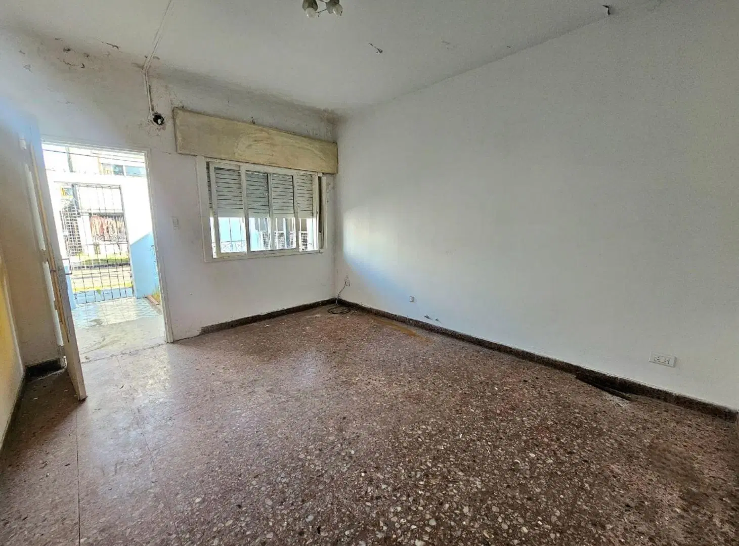 PH en venta 3 amb a reciclar-patio-terraza 5