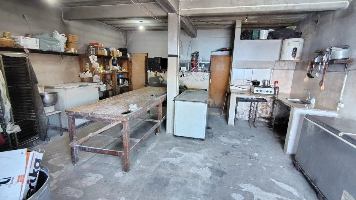 Zona industrial Casa+pileta+local 2 Dptos 2 rentas 2