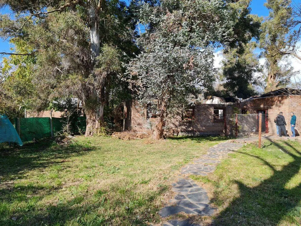Venta Lote con mejoras en Loma Verde Escobar 2