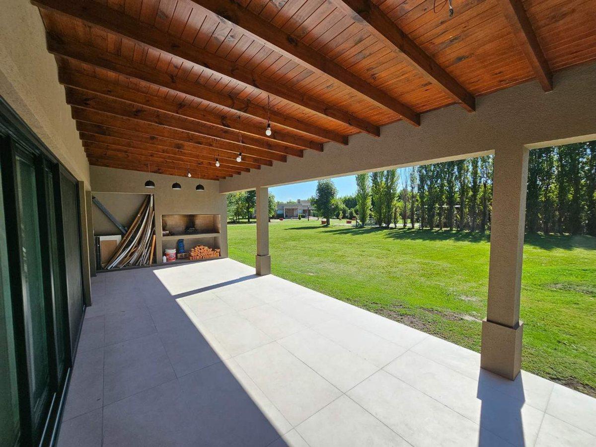 Foto de CASA VENTA Exaltación de la Cruz 5 amb A ESTRENAR, imagen 5