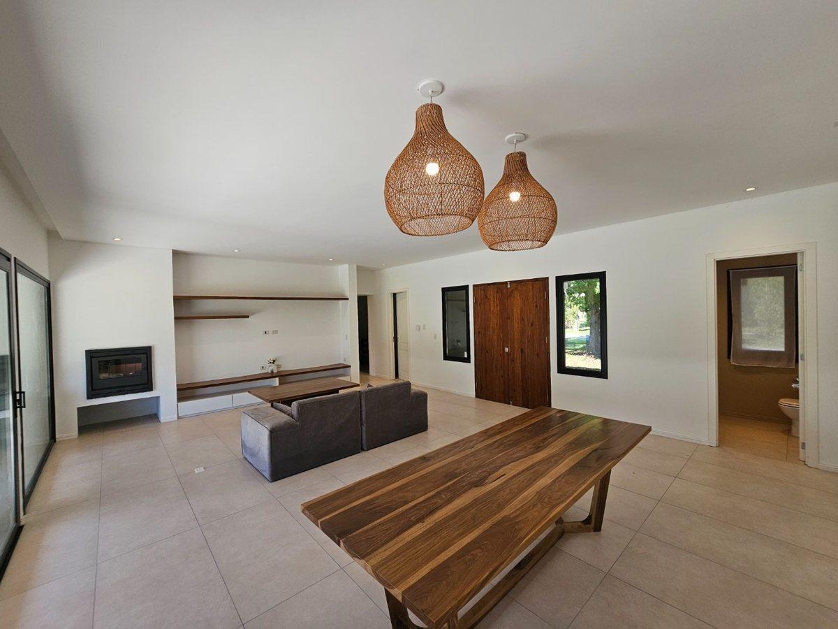 Foto de CASA VENTA Exaltación de la Cruz 5 amb A ESTRENAR, imagen 2