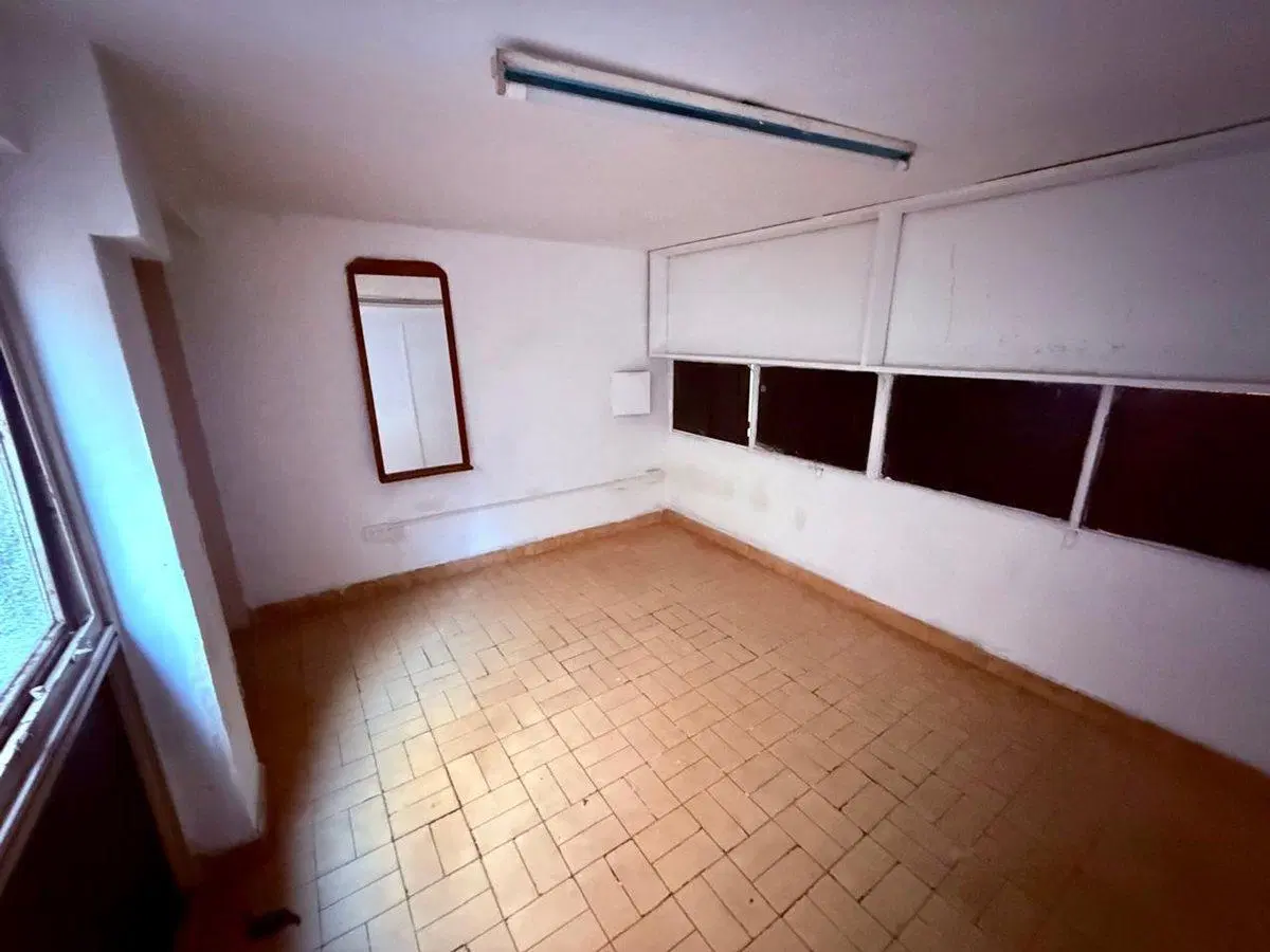 VENTA LOCAL LANUS PERMUTA 8