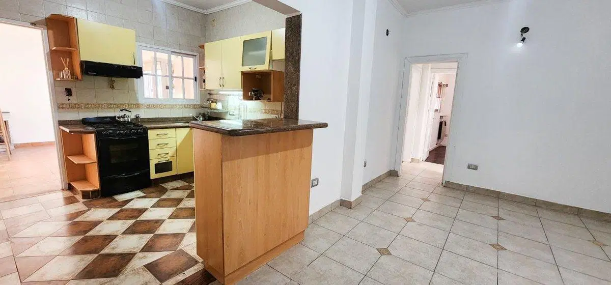 CASA EN VENTA 3 AMBIENTES CON COCHERA RAMOS MEJIA 8