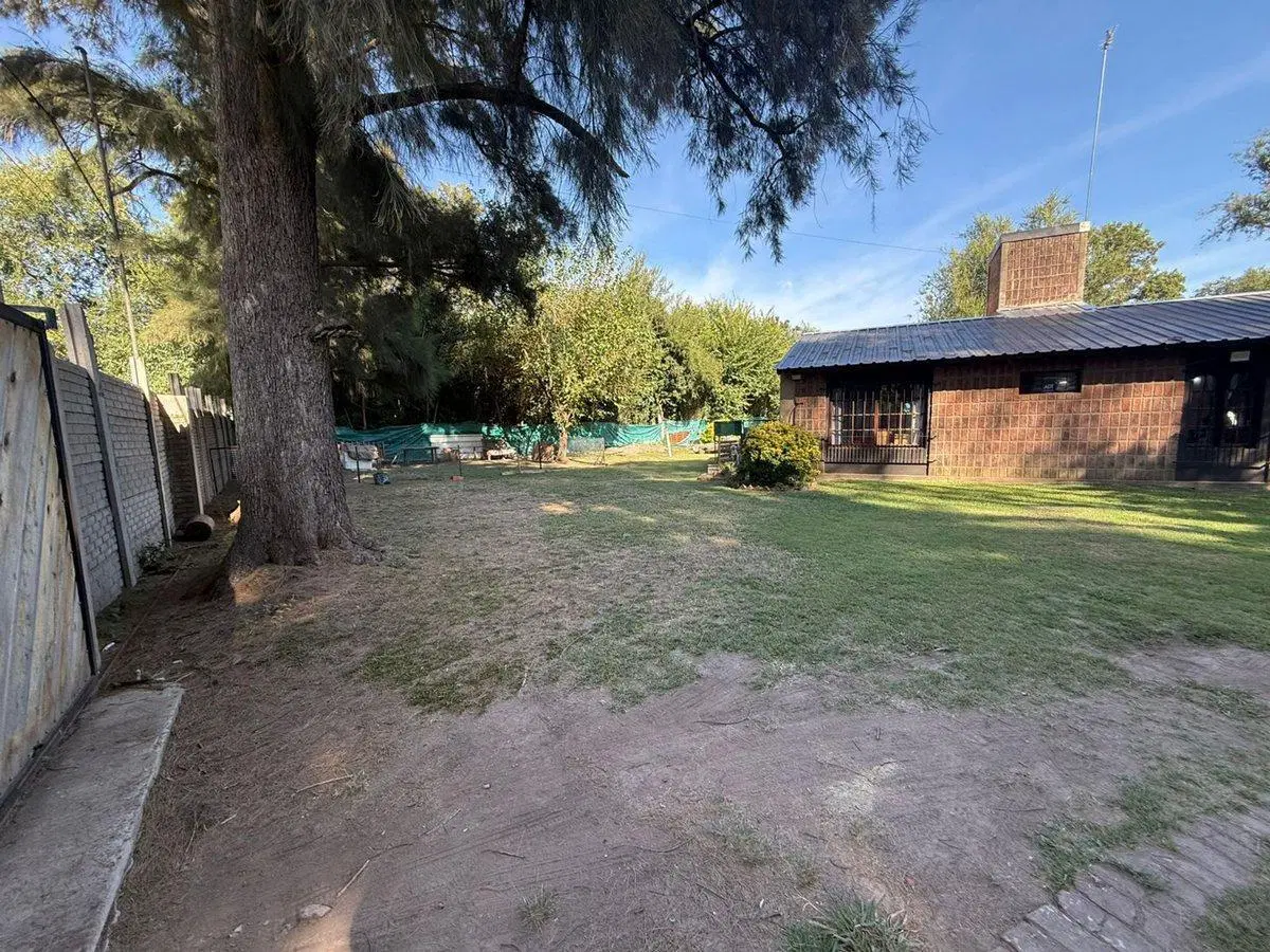 CASA EN VENTA LUJAN PILETA Y QUINCHO 4