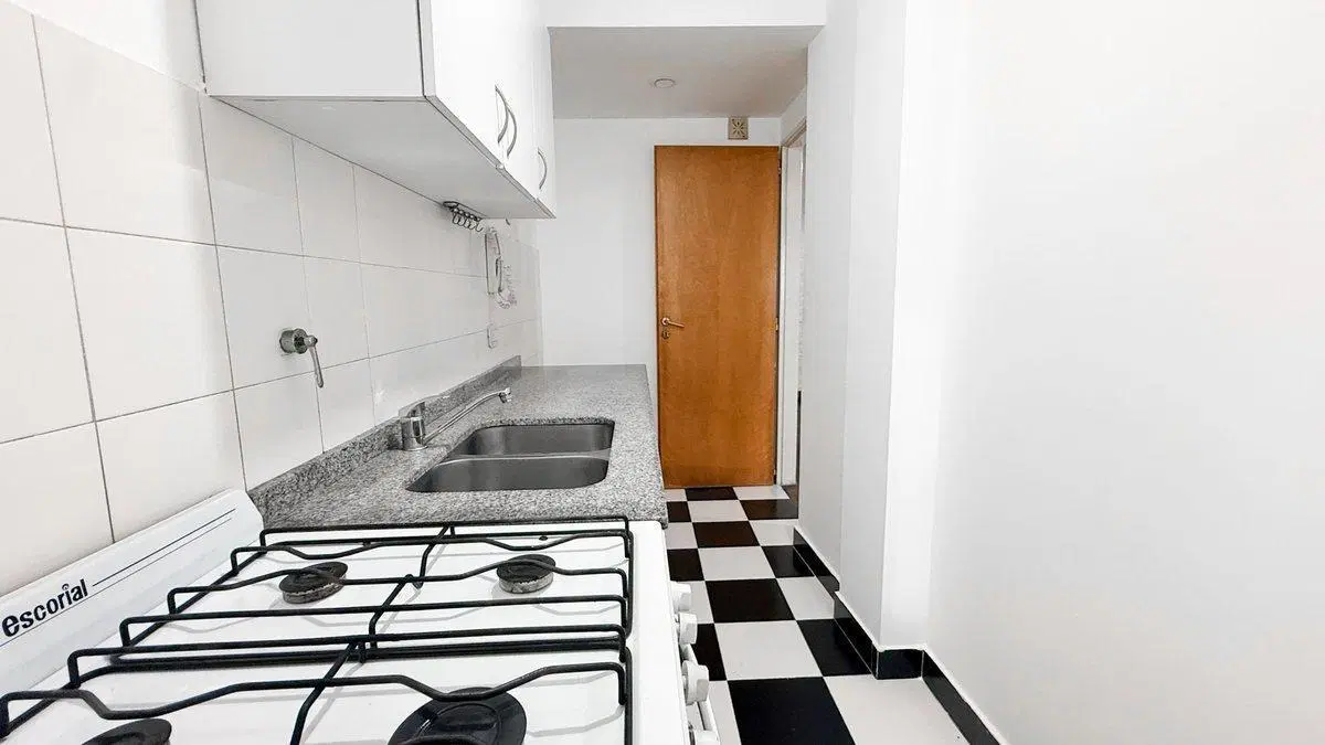 VENTA Depto. 2 amb. Frente c/ balcón. San Martín 3