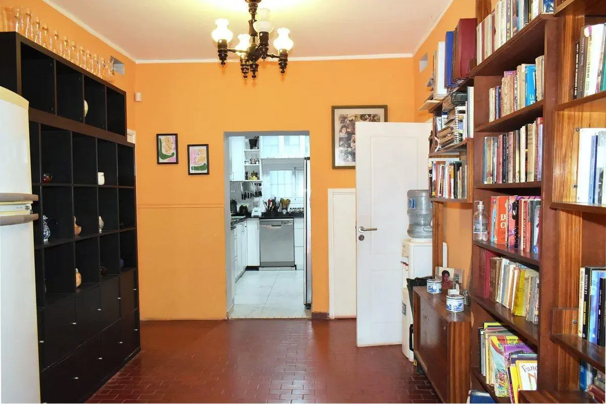 Casa 8 Ambientes en Lote 1751m con Pileta y Paddle 5