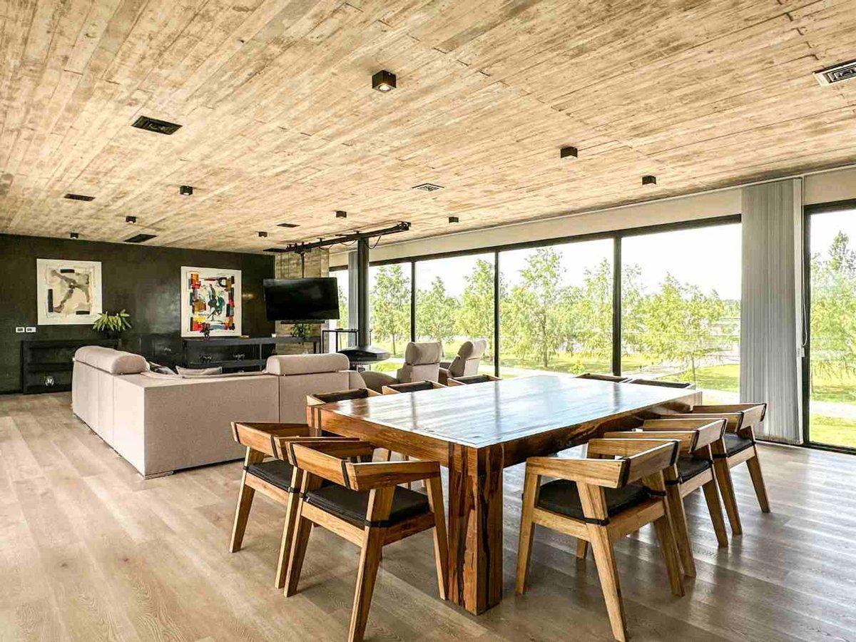 Foto de VENTA CASA A LA LAGUNA EN CHACRAS DE LA RESERVA, imagen 2