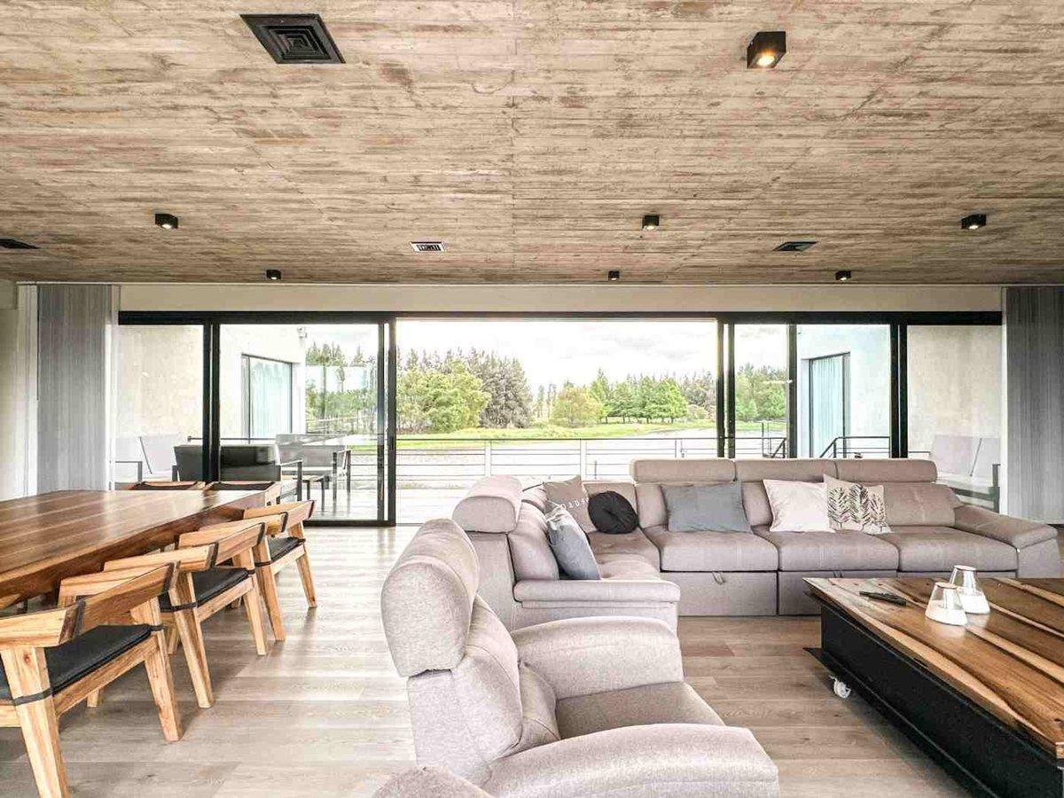 Foto de VENTA CASA A LA LAGUNA EN CHACRAS DE LA RESERVA, imagen 4