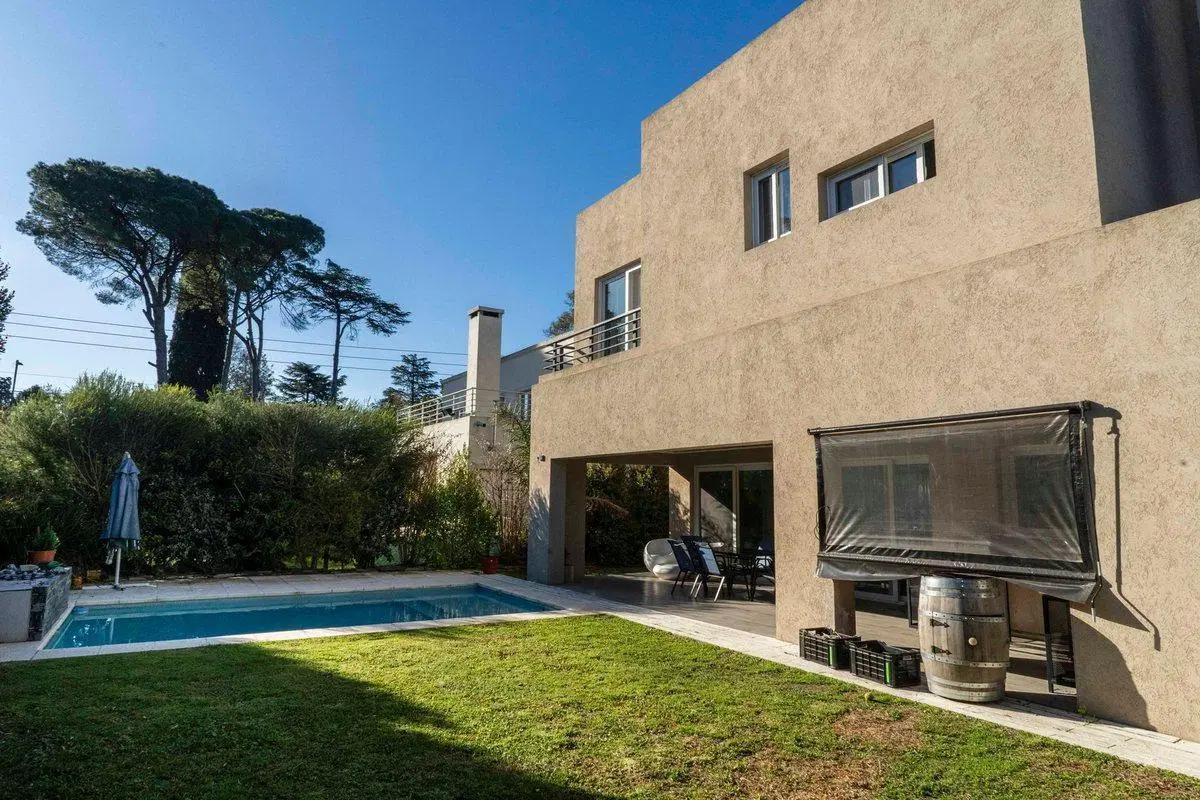 CASA EN VENTA ALVEAR DE BENAVIDEZ 4 DORM PILETA 3