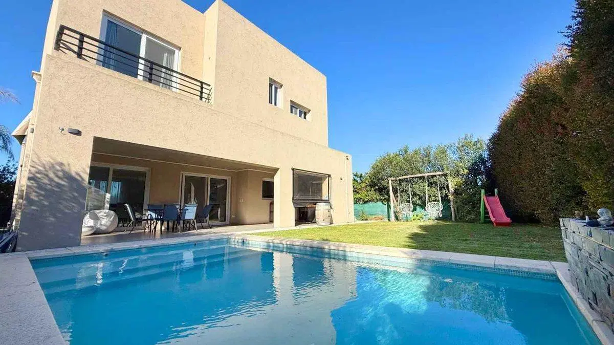 CASA EN VENTA ALVEAR DE BENAVIDEZ 4 DORM PILETA 2