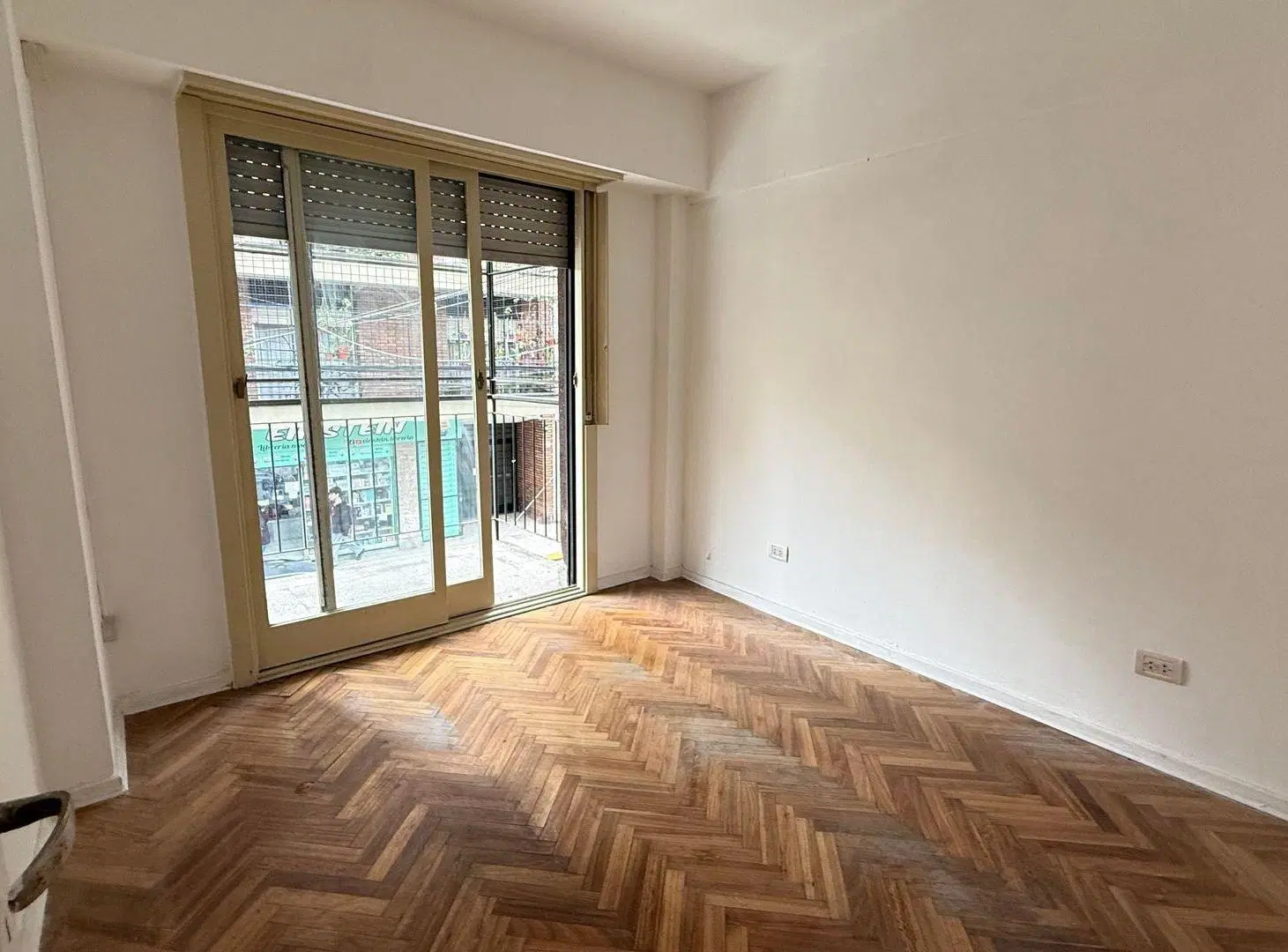 Venta depto 4 amb frente, balcón OLIVOS PERMUTA 4