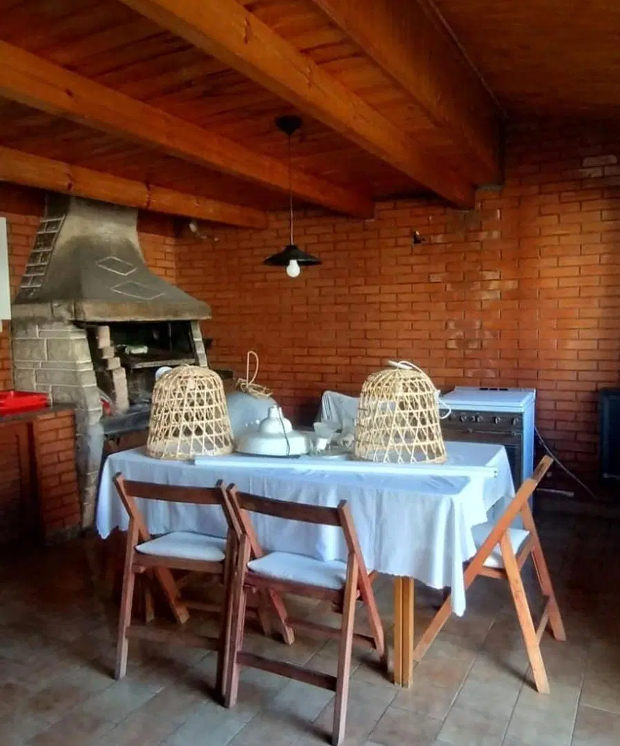 VENTA CASA 3 AMBIENTES CON COCHERA Y QUINCHO 3