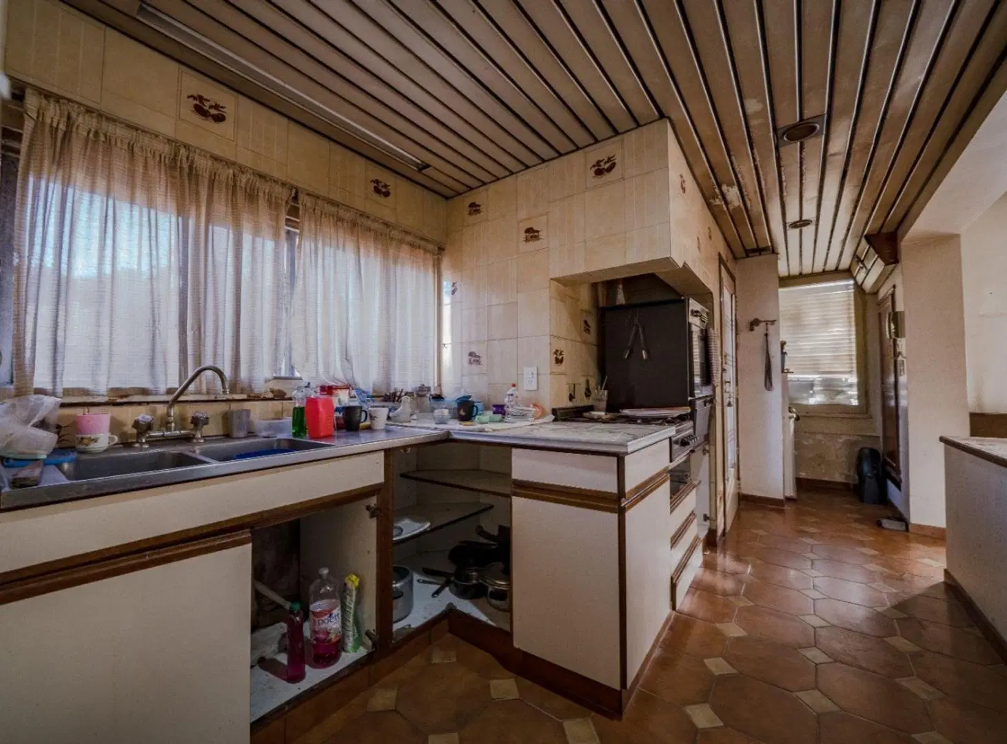 VENTA CASA VILLA ADELINA 8 AMBIENTES PERMUTA 8