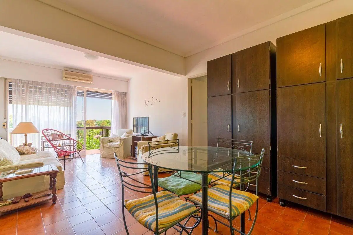 Venta departamento 4 amb - Con Balcón y Cochera 5