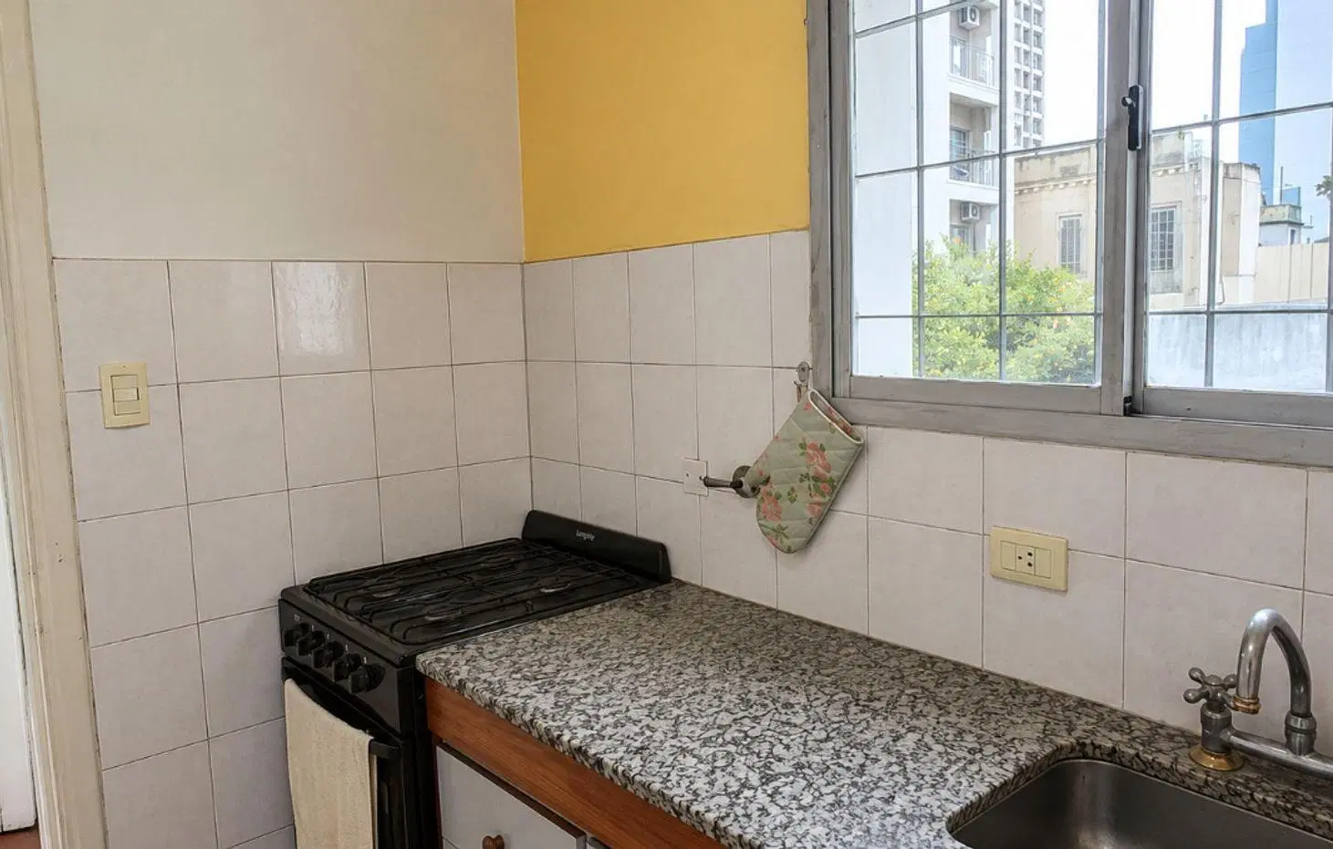 VENTA PH DOS AMBIENTES BERNAL CENTRO 8