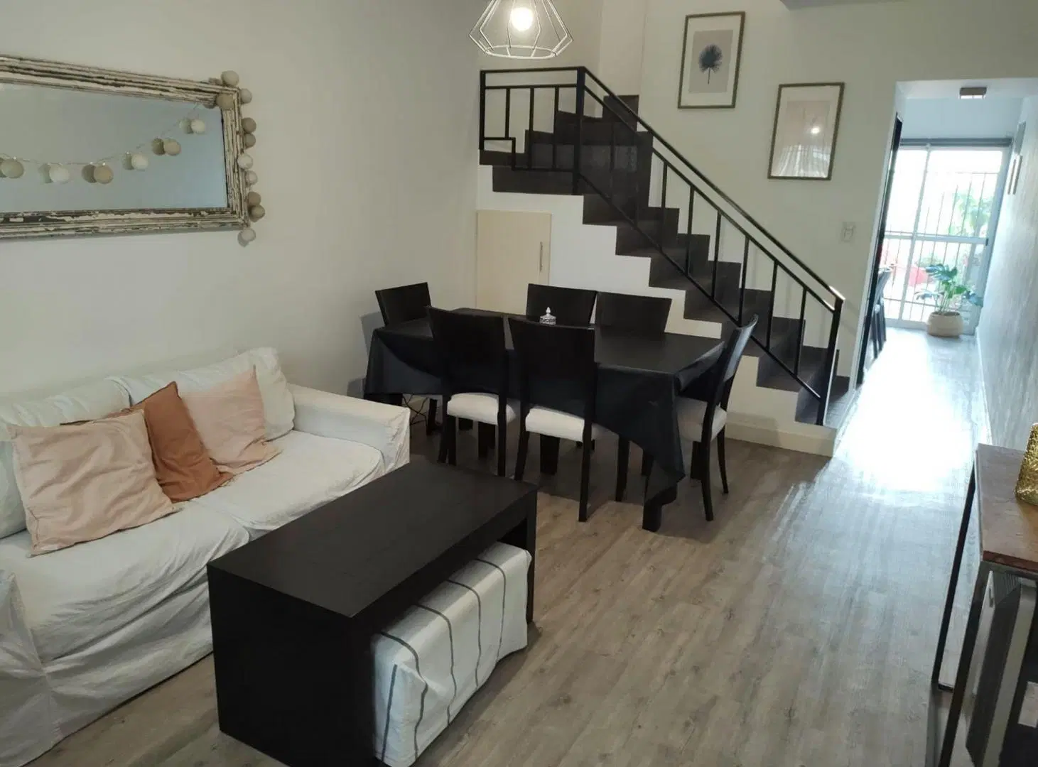 Casa duplex de 4 amb en venta en Villa Luzuriaga 3