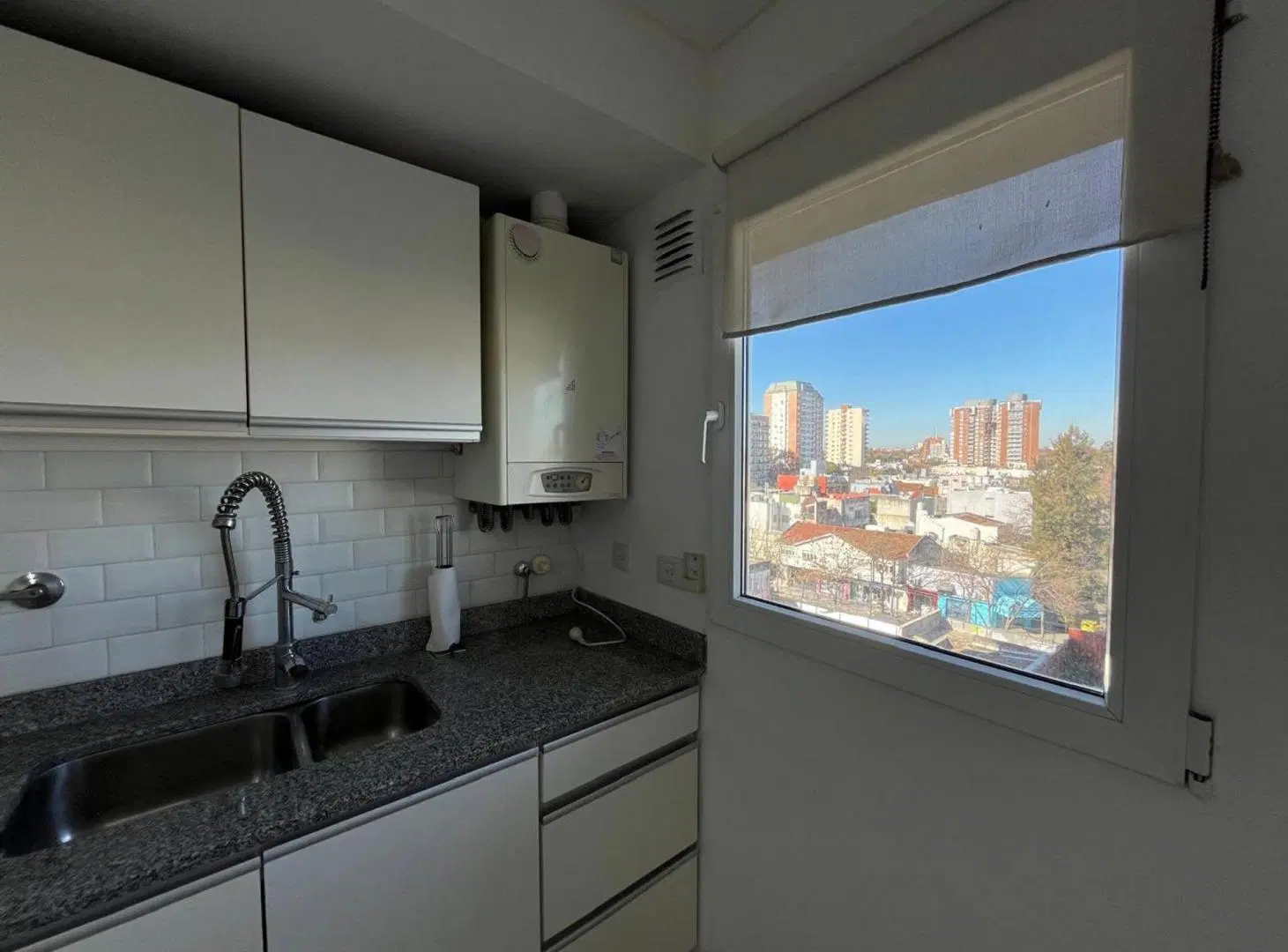 ALQUILER MONOAMBIENTE EN BECCAR CON BALCON/COCHERA 2
