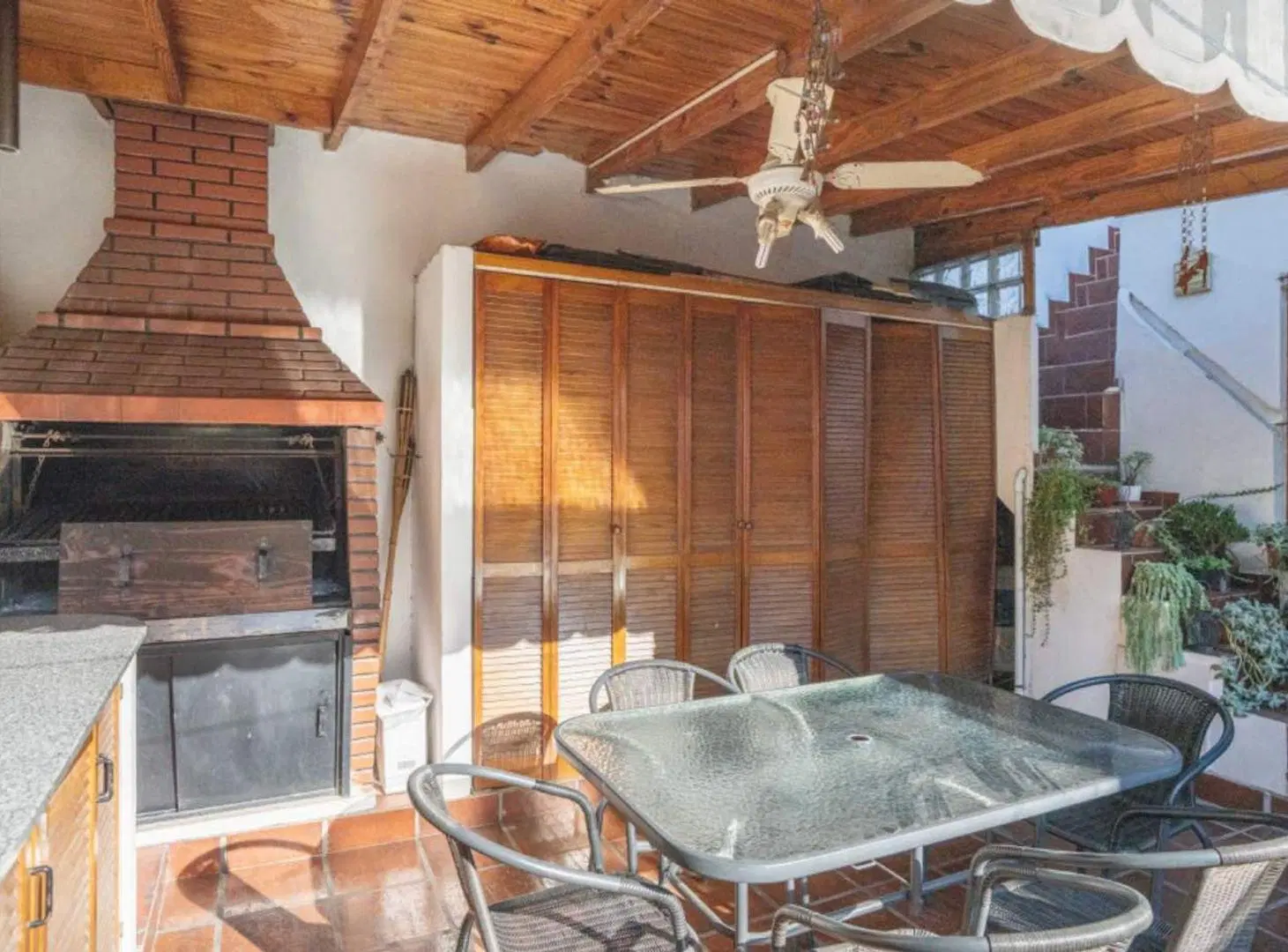 Casa c/jardin y parrilla en venta en Florida Este 2