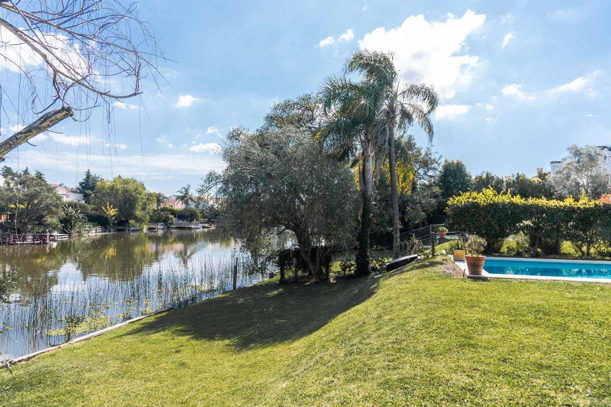 Foto de CASA EN VENTA AL LAGO EN NORDELTA, imagen 3