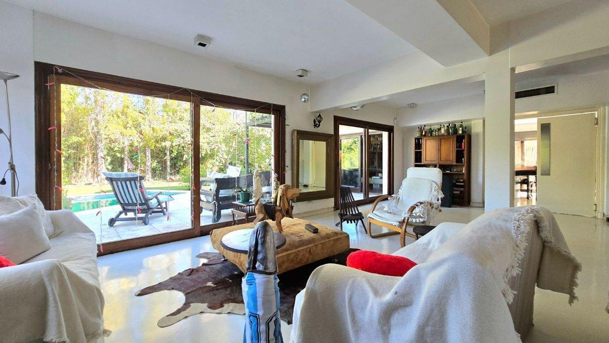 Foto de VENTA CASA 5 AMB CON PISCINA LOMAS DE SAN ISIDRO, imagen 2