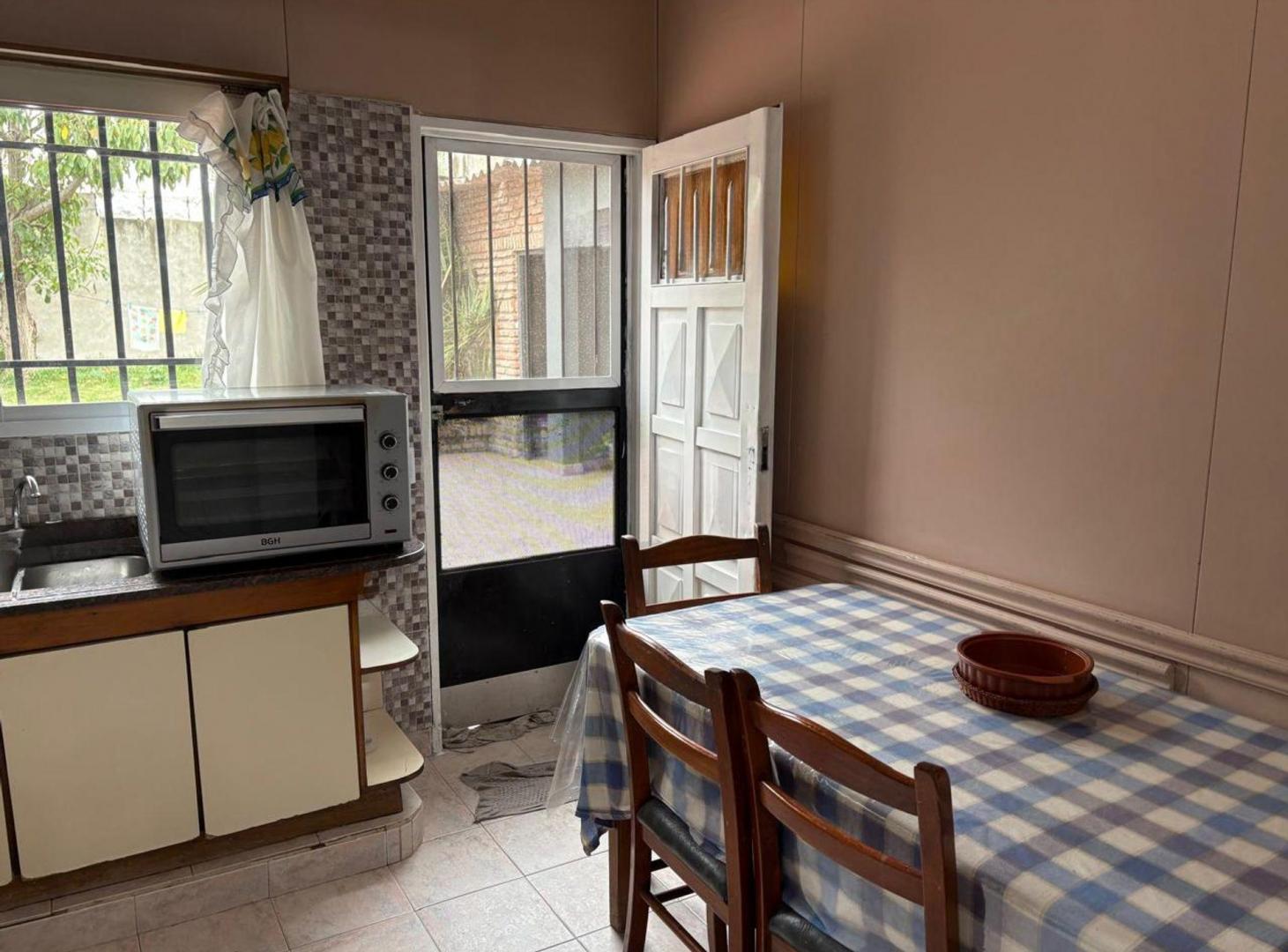 Foto de Chalet 4 ambientes con cochera y gran jardin, imagen 1