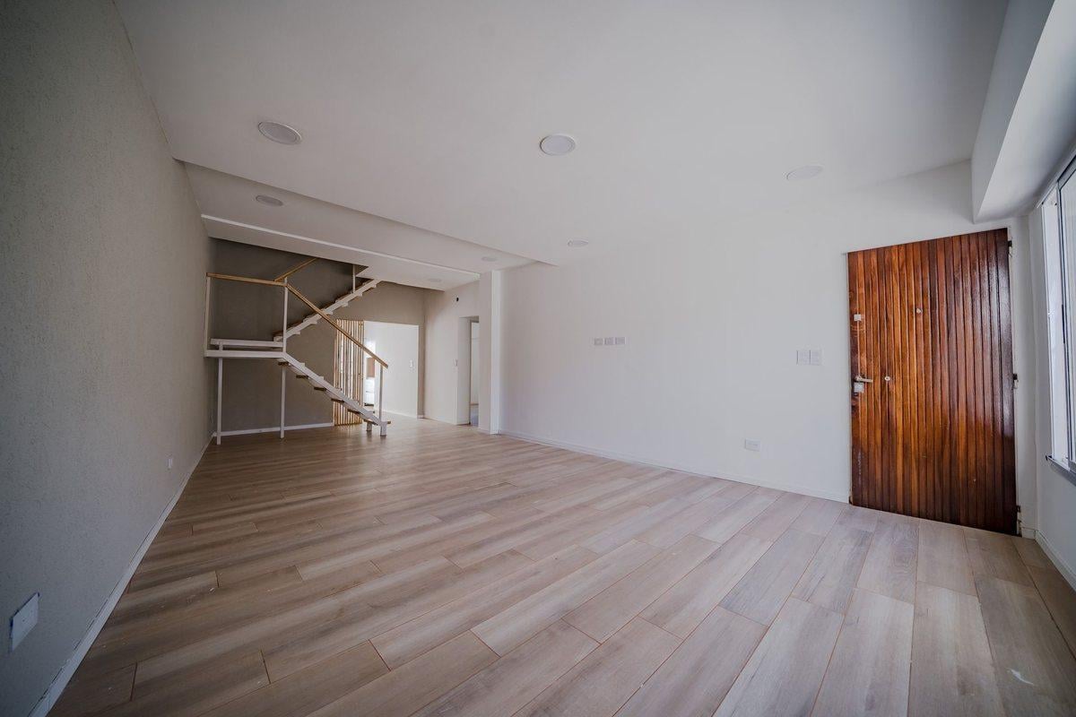 Foto de VENTA CASA 4 AMBIENTES VILLA ADELINA PERMUTA, imagen 3