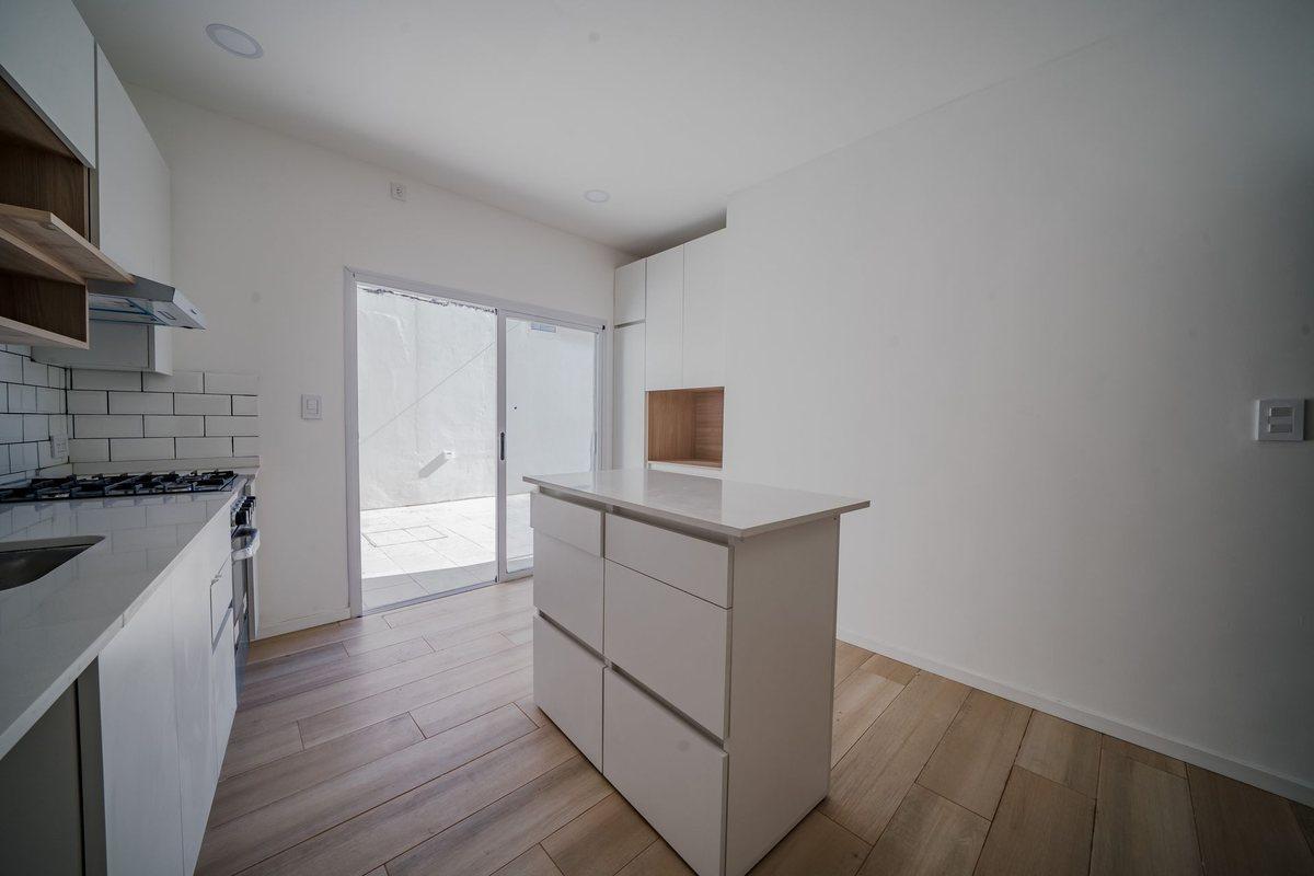 Foto de VENTA CASA 4 AMBIENTES VILLA ADELINA PERMUTA, imagen 2