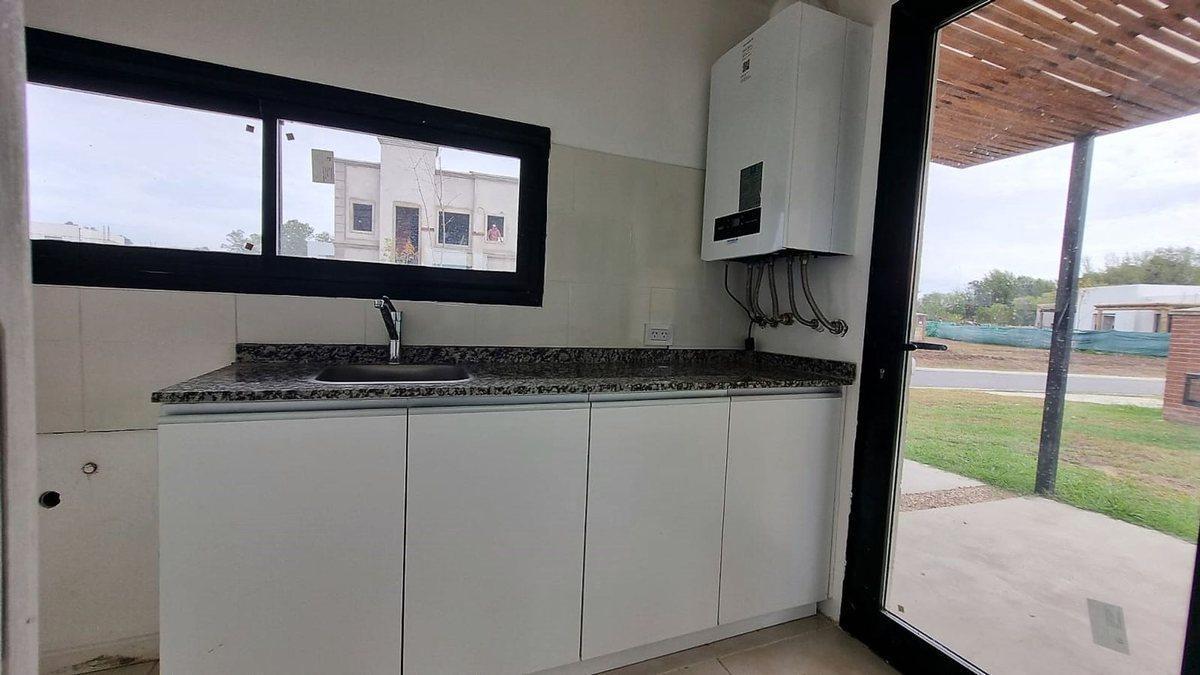 Foto de Casa 4 ambientes a la venta en Barrio Santo Tomás, imagen 2