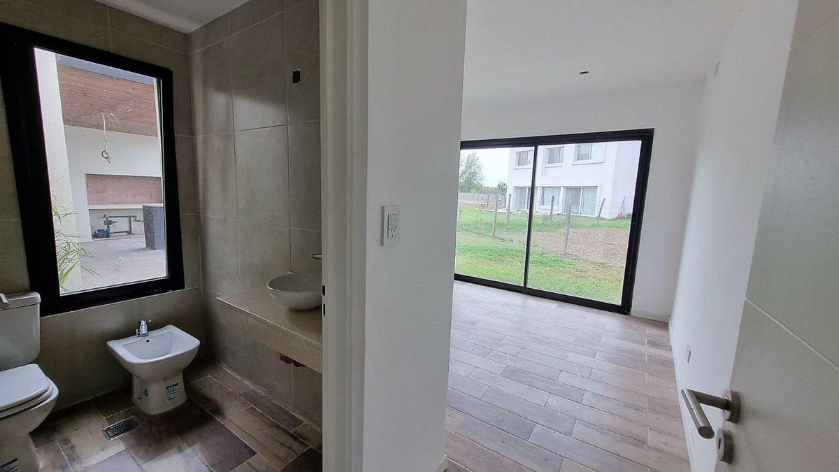 Foto de Casa 4 ambientes a la venta en Barrio Santo Tomás, imagen 3