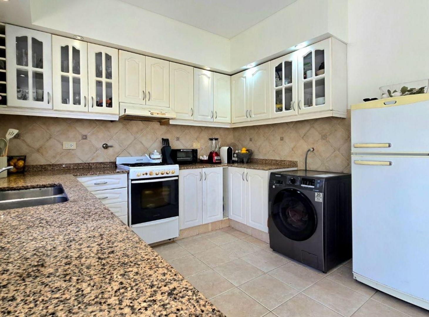 Foto de CASA EN VENTA VICTORIA 5 AMB COCH JARDÍN PILE E/AV, imagen 4