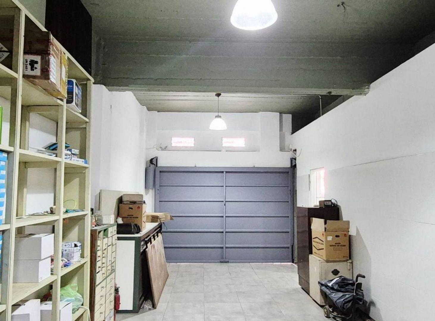 Foto de DEPÓSITO / INMUEBLE COMERCIAL EN VENTA – OLIVOS, imagen 1