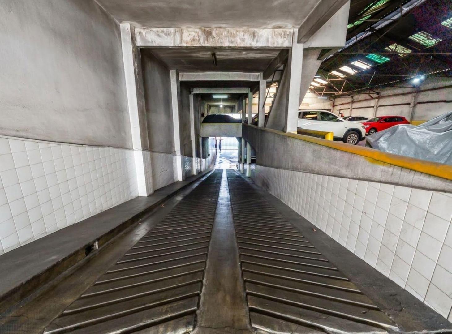 Foto de COCHERA EN VENTA AV. RIVADAVIA 10900 LINIERS CABA, imagen 3